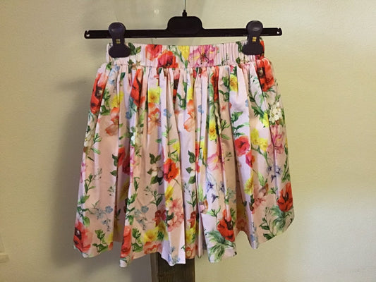 Pink short skirt with flowers made of cotton-satin