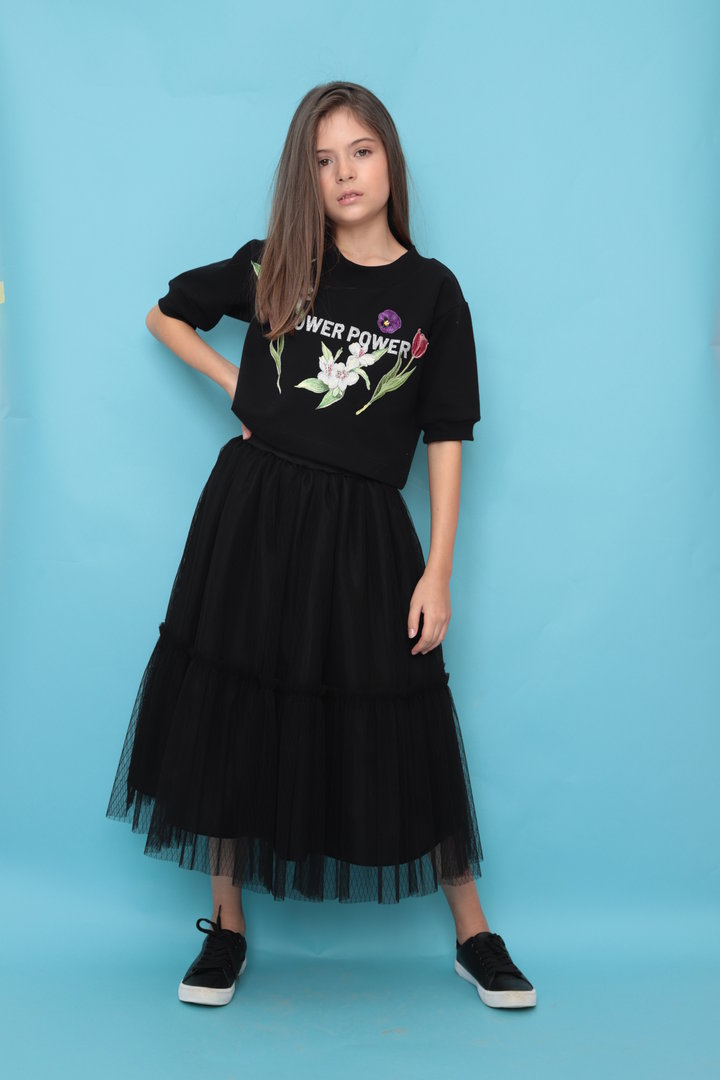 Black short vatted blouse with embroidery